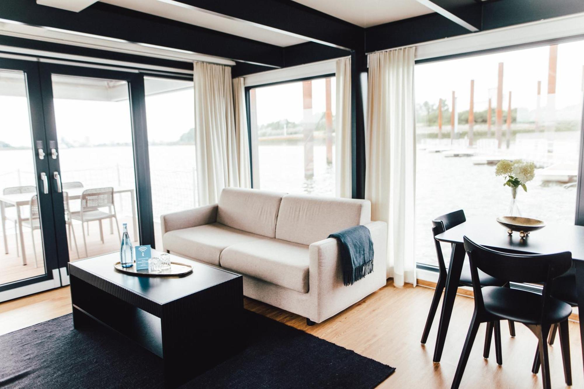 Hausboote Am Lankenauer Hoeft Botel Bremen
